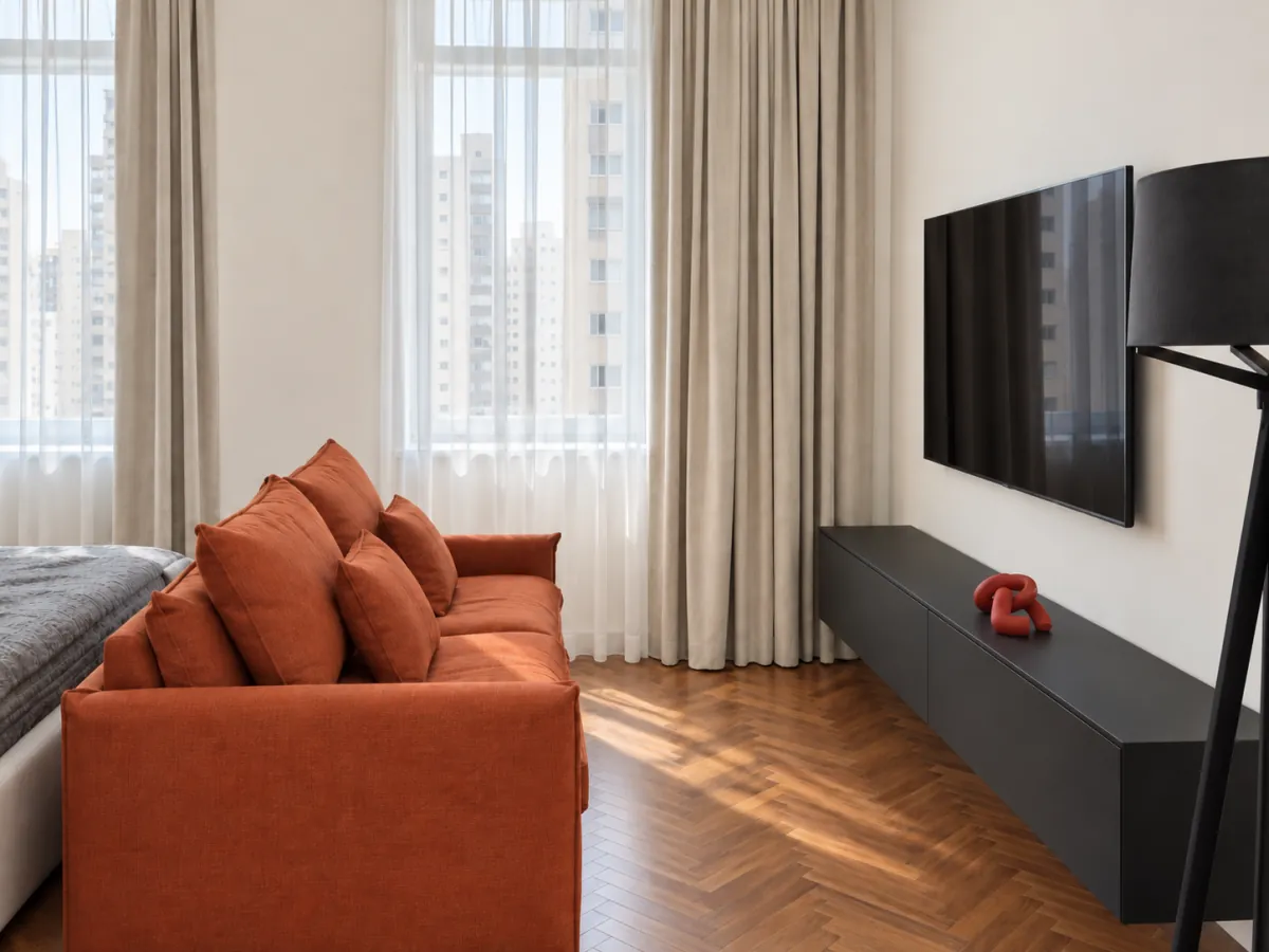 Luxury long stay Sao Paulo, living area with sofa, smart TV and city view